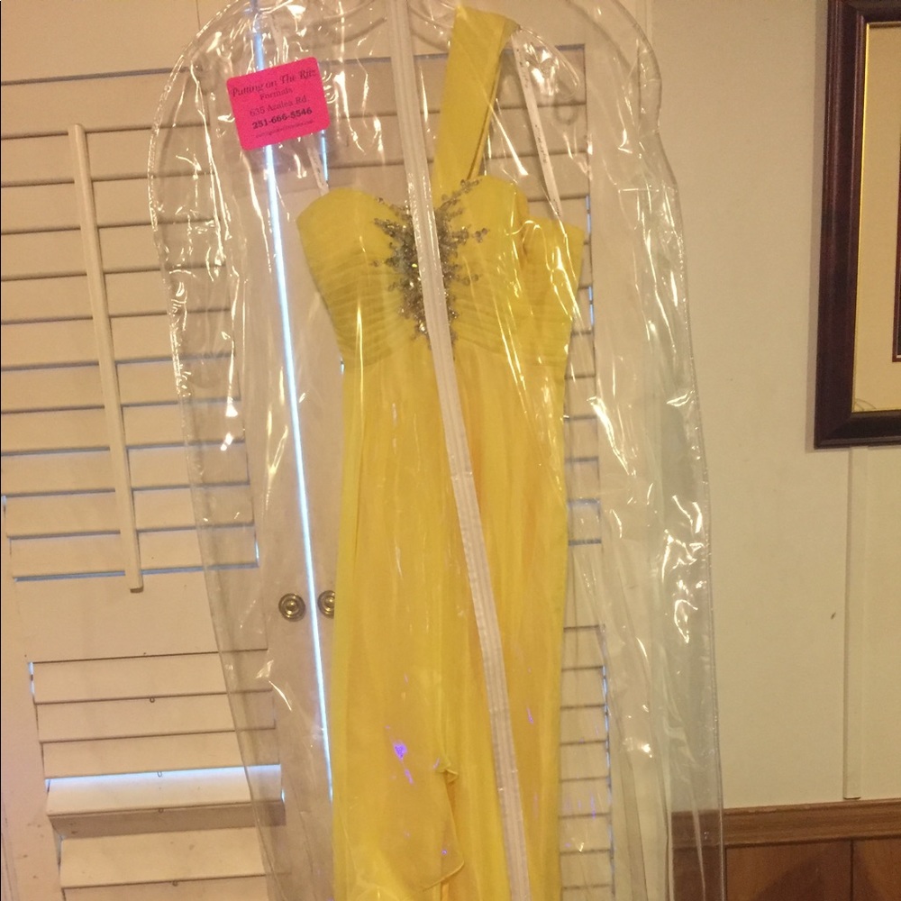 Formal/Prom Dress - Picture 2 of 8